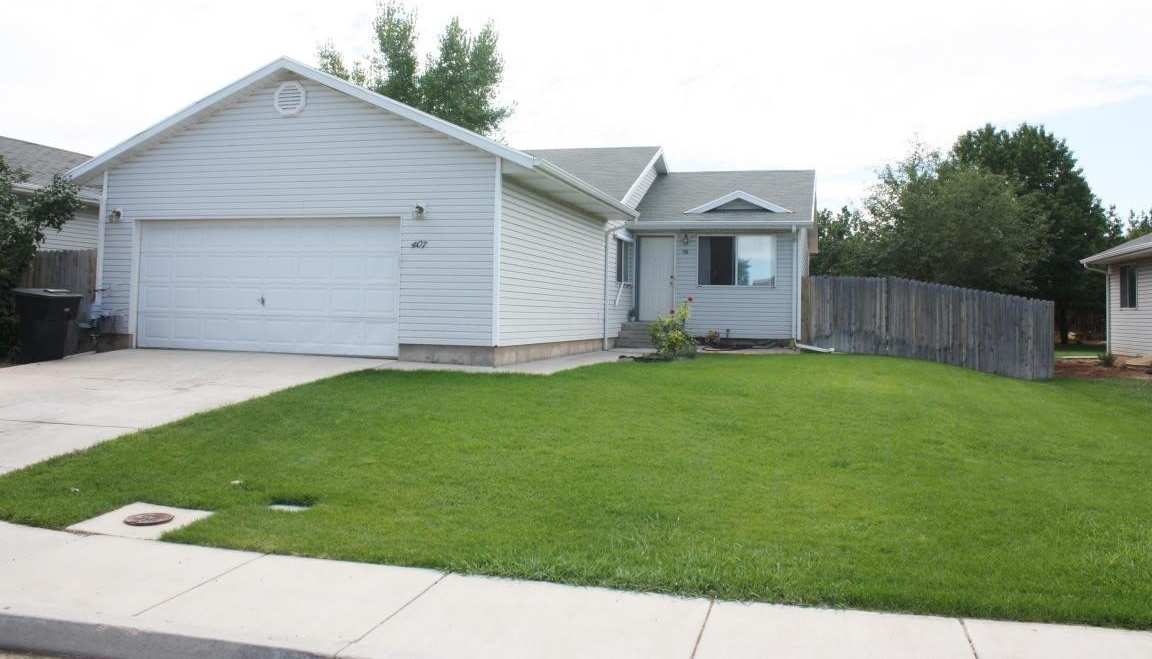 4 bed 2 bath - Single Family Home - Pet Friendly!