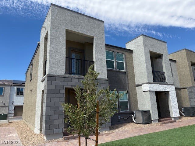 5776 Crenellated Street