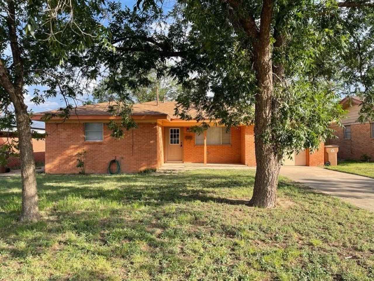 Modern Comfort, Classic Charm – Newly Renovated 3‑Bed, 2‑Bath Oasis