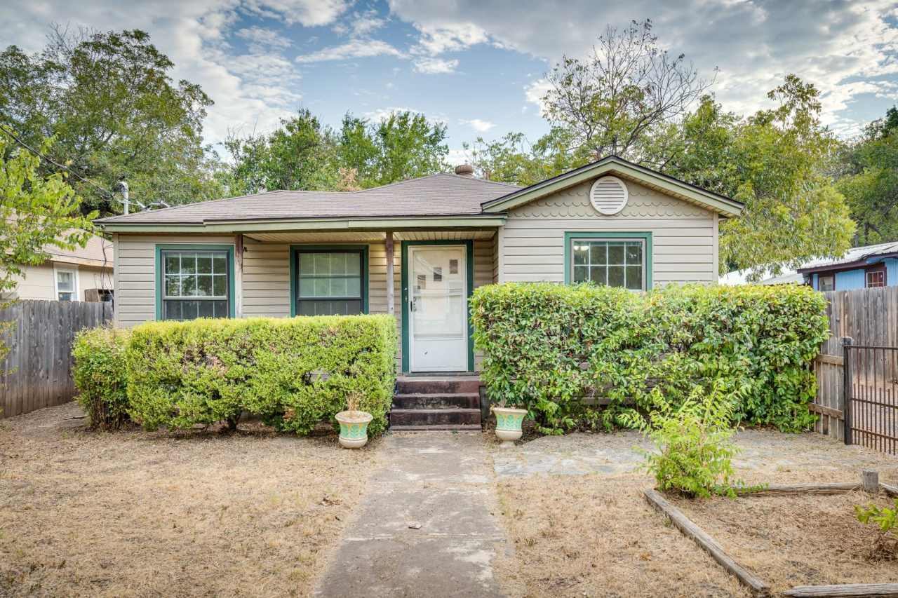 Urban Farmhouse - 2BD/2BA - Work Shop - Huge 1/3 acre - Real Wood Floors - Chickens Optional - $2200