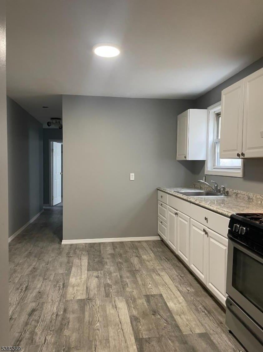 644 Trumbull Street - Floor