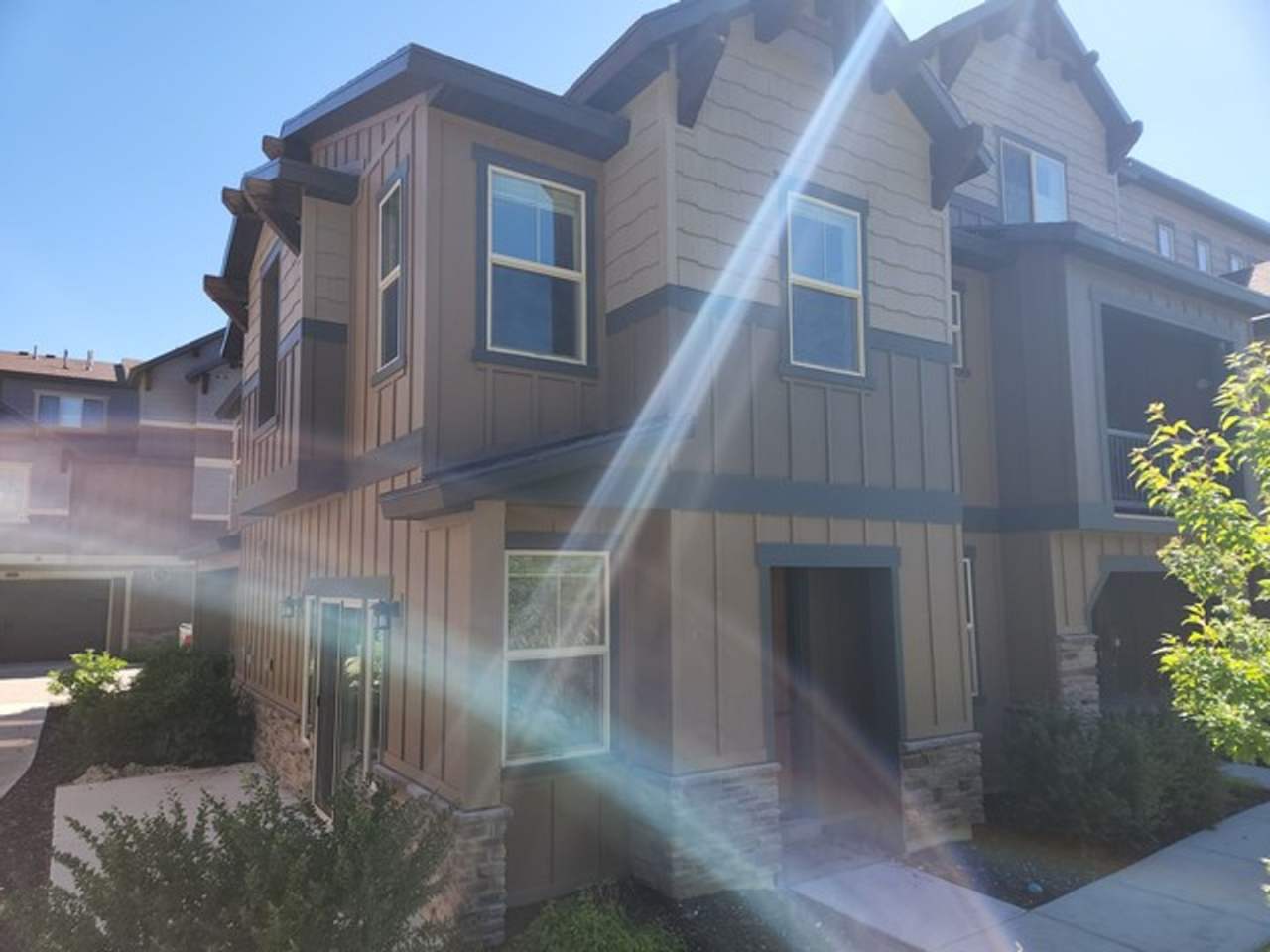 Convenient Park's Edge Townhouse