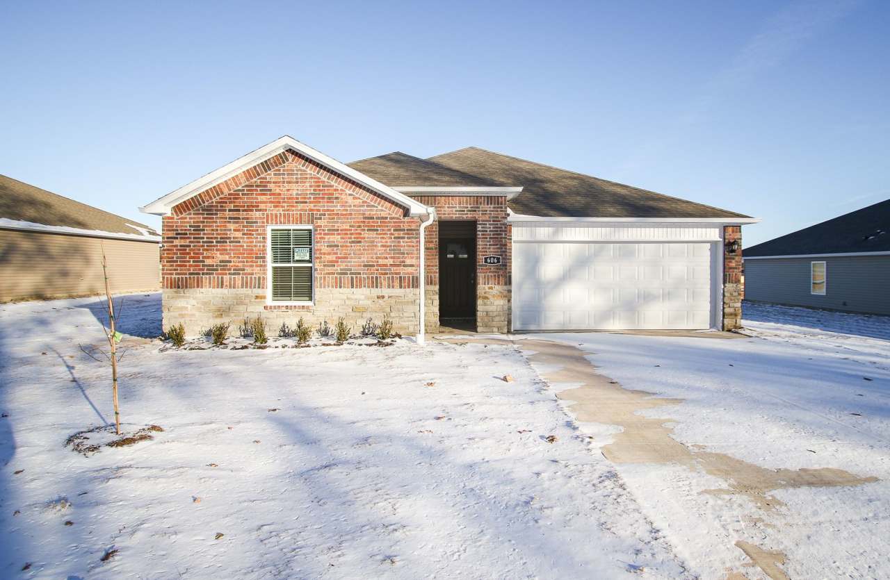 Beautiful new build ready for you!
