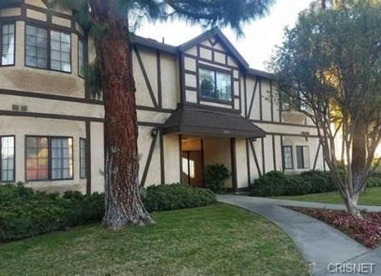 Stunning West Hills 1+1 Upper Unit