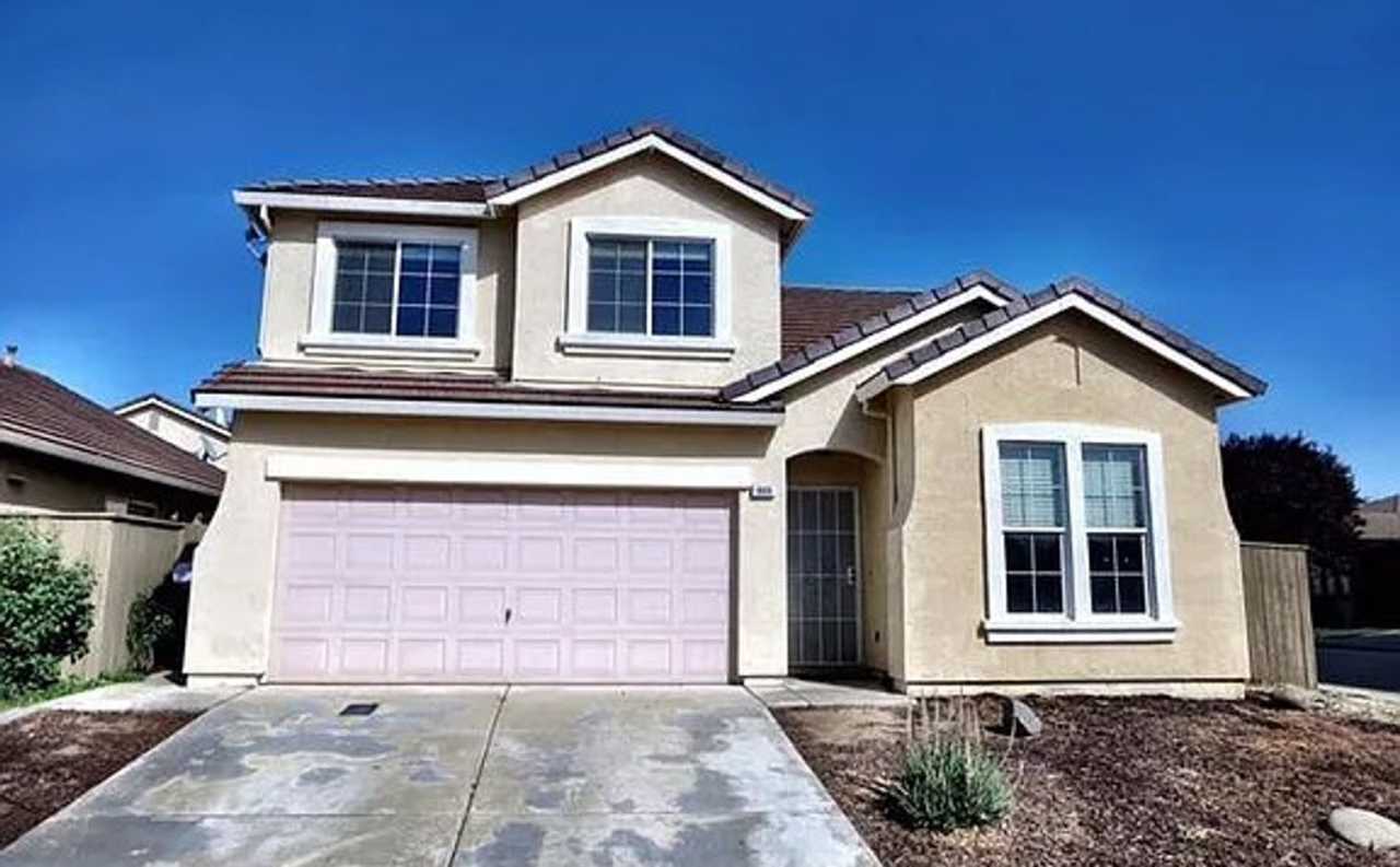 Your Next Home in One of Roseville’s Most Desired Neighborhoods!