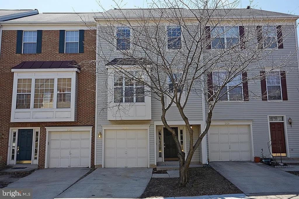 2426 CLOVER FIELD Circle