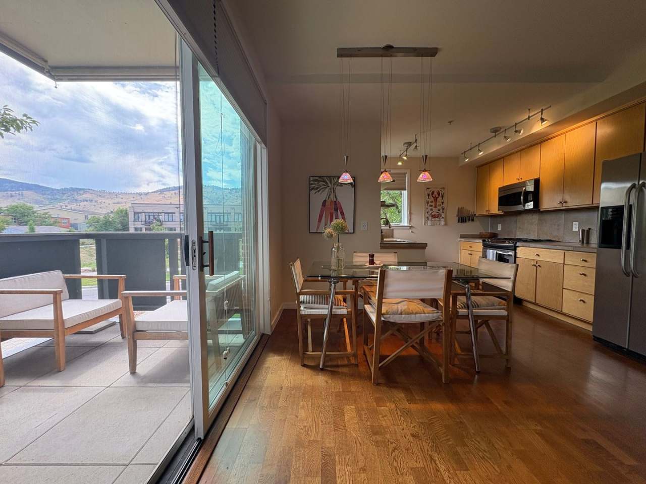 Fully Furnished Updated 2 Bed 2 Bath Condo. Available Jan 17 - April 30 2026. Utilities Included.