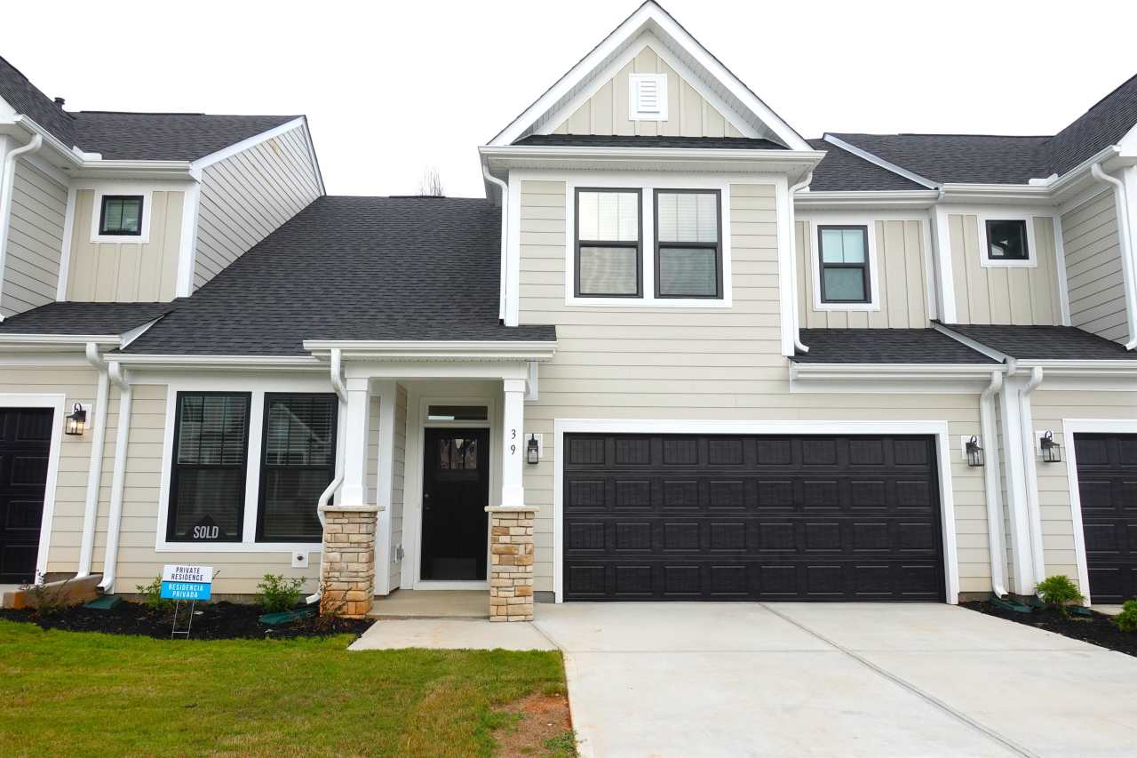 39 Carriage Run Drive