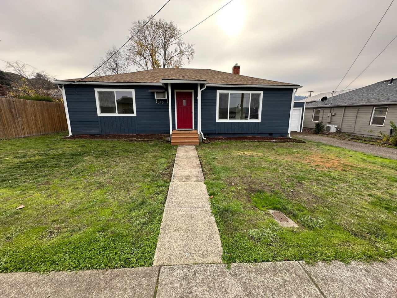 Newly Remodeled 3 bedroom house in Roseburg