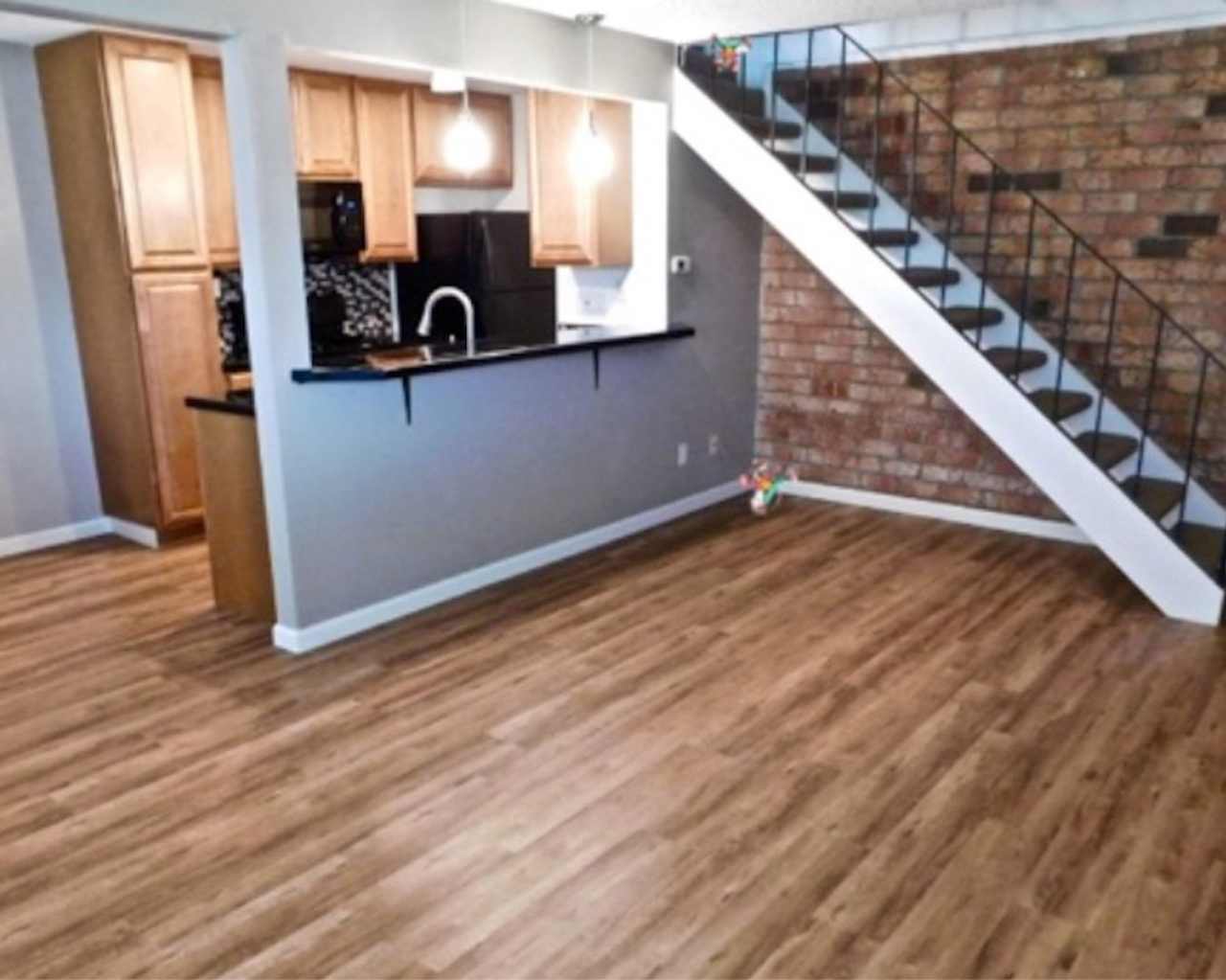LUXURY AUBURN GREENS TOWNHOUSE UNIT w/GARAGE