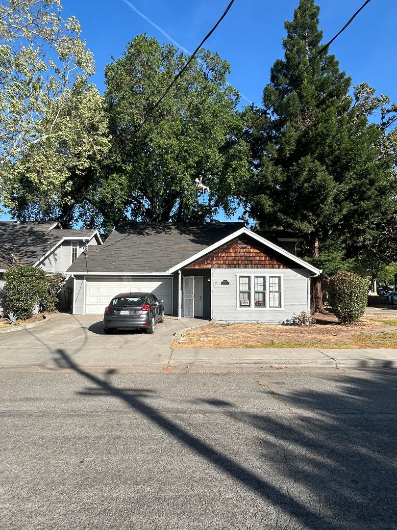 Reserve Now for Fall 2026 / 1020 W 4th St Unit A