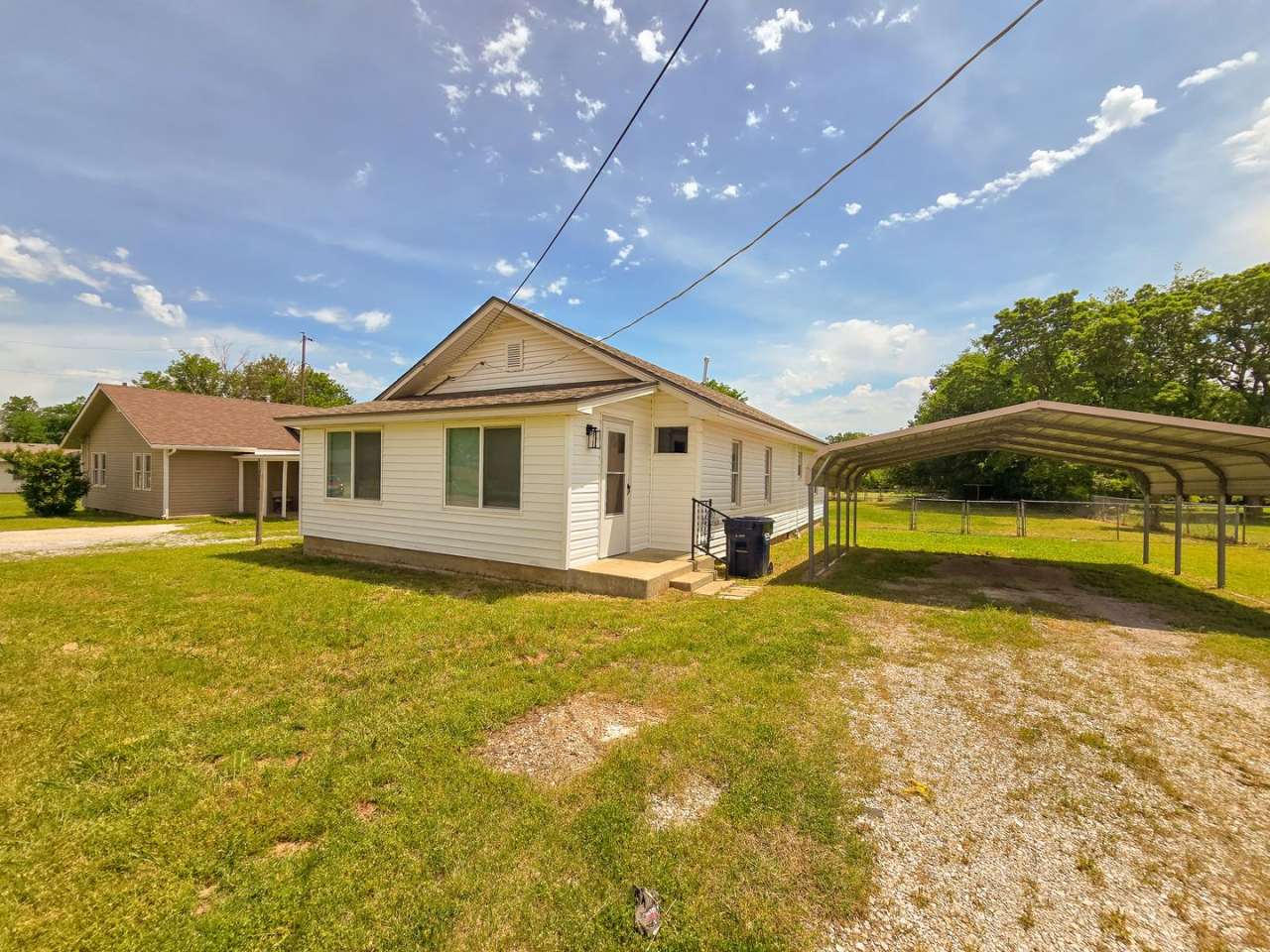 3 Bedroom 1 Bath Home in Shawnee!