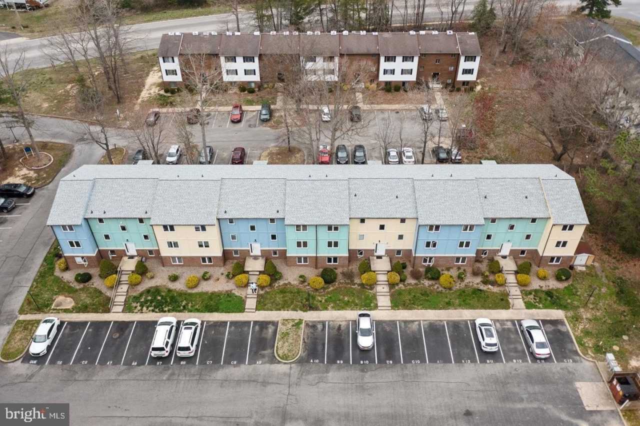 22026 OXFORD Court unit: B7