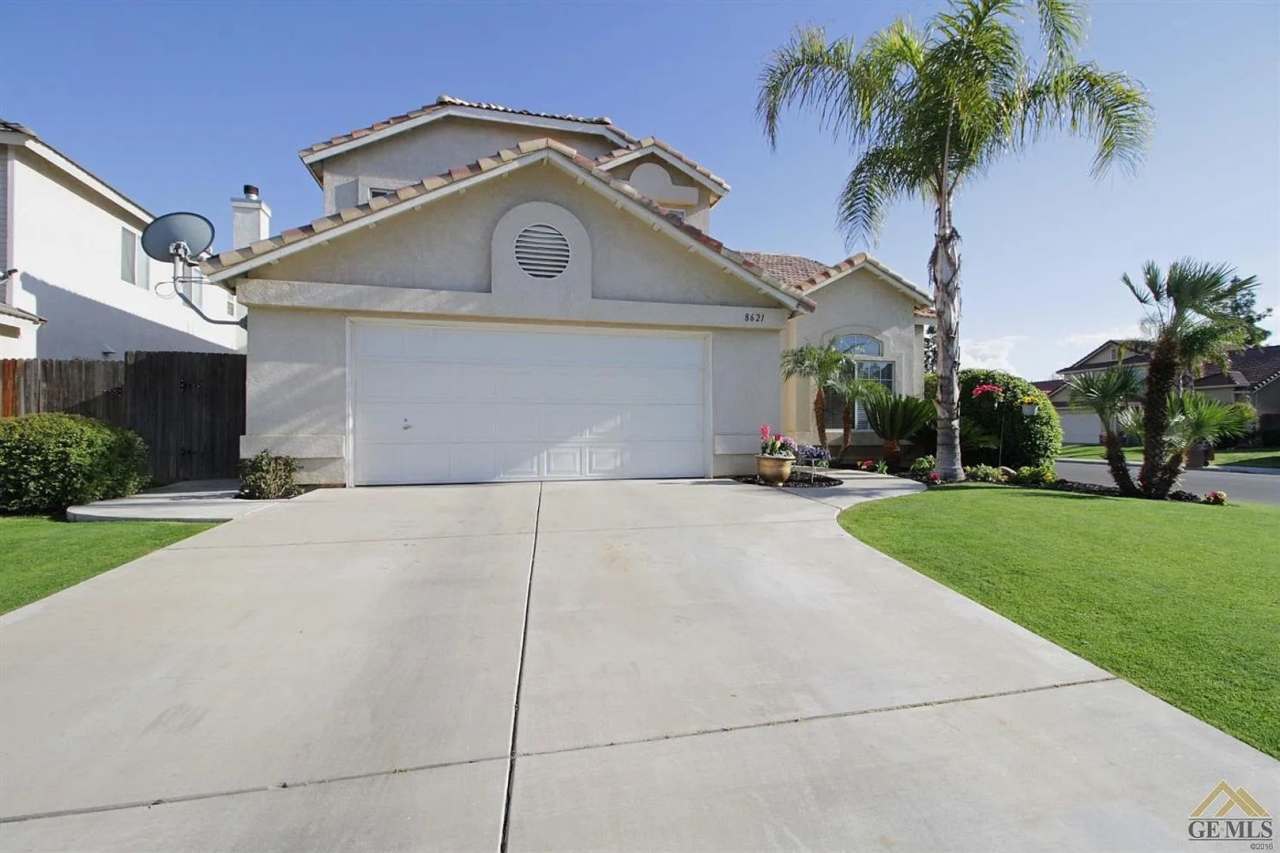 Charming 4-Bedroom Home in the Riverlakes Community