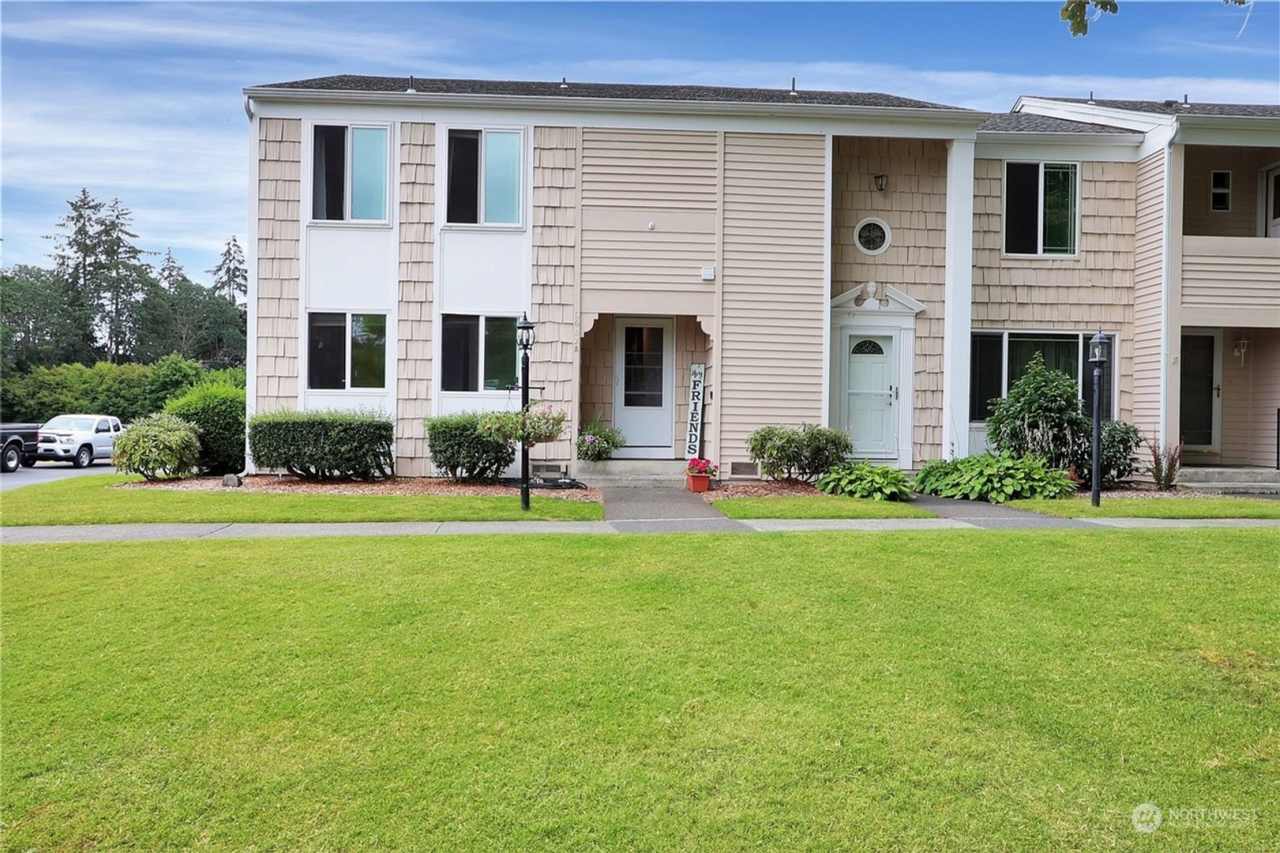 Beautiful 3-Condo in Lakewood – Apply Today!