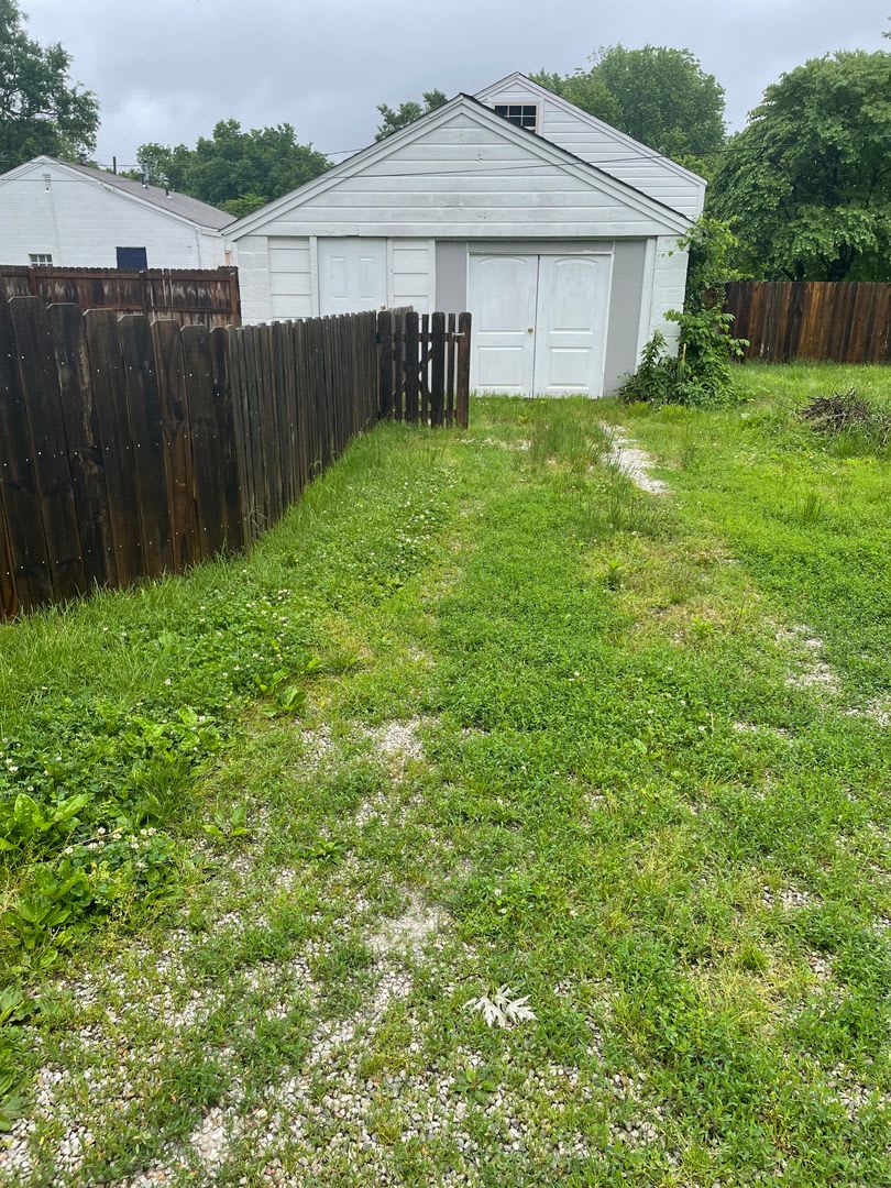 1 Bedroom 1 Bath House with Privacy Fenced Backyard