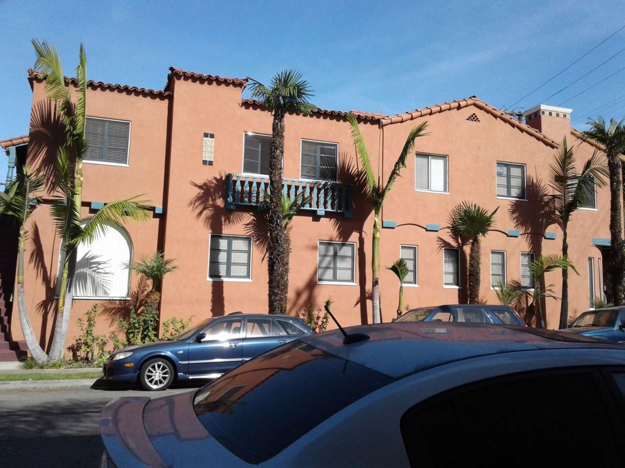 SPACIOUS 2 BEDROOM 1 BATH DOWNSTAIRS JUST BLOCKS FROM ALAMITOS AND JUNIPERO BEACH