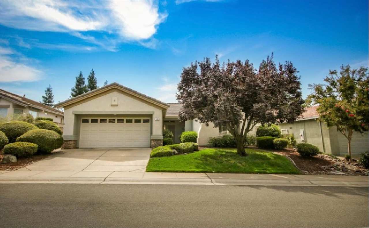 Cute one story in Sun City Lincoln