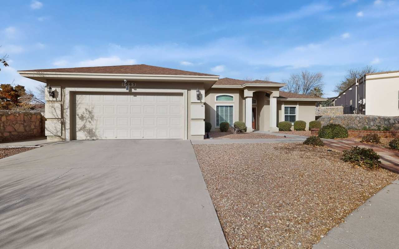 Stunning 3 bedroom, 2 bath home in West El Paso!