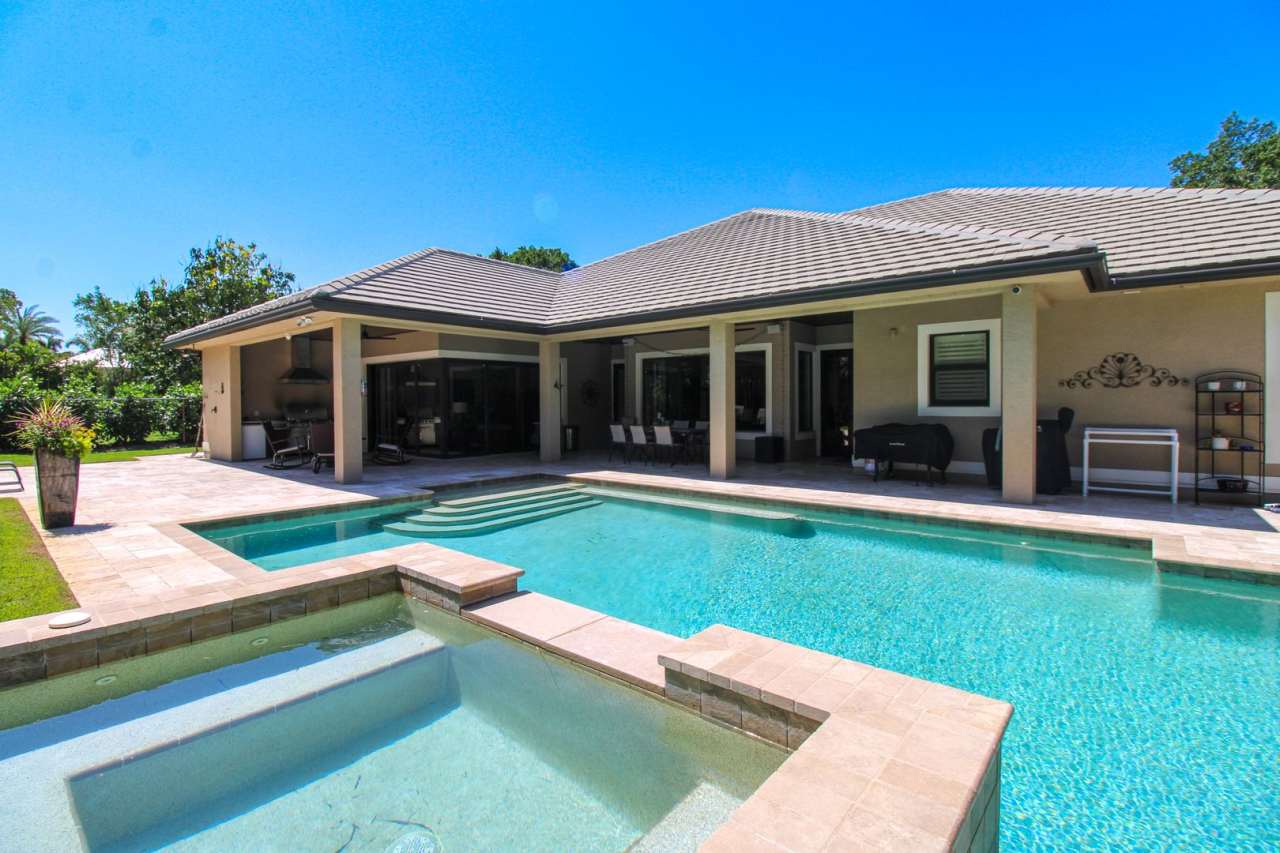 ** THE MOORINGS ** SINGLE FAMILY HOME 3 PLUS DEN BEDROOM-4.5 BATHS PRIVATE POOL AND SPA HOME ** OUTDOOR KITCHEN ** SEASONAL OR ANNUAL **