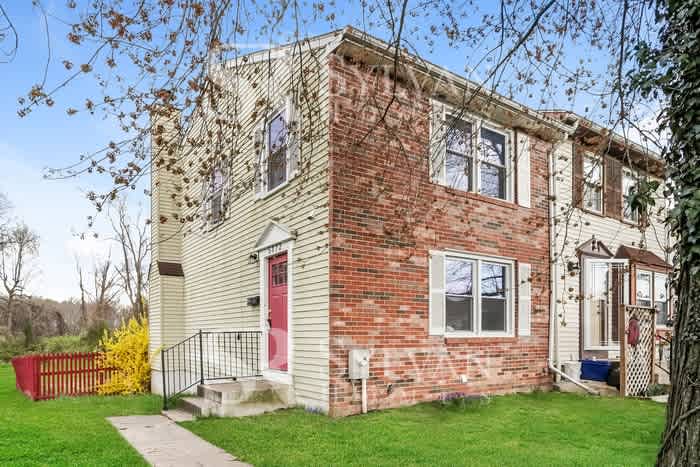 5372 King Arthur Circle