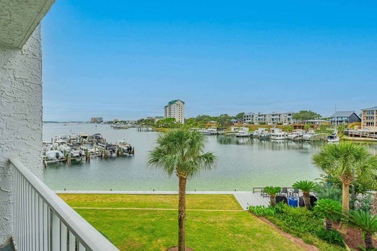 30 Moreno Point Road Unit 303B