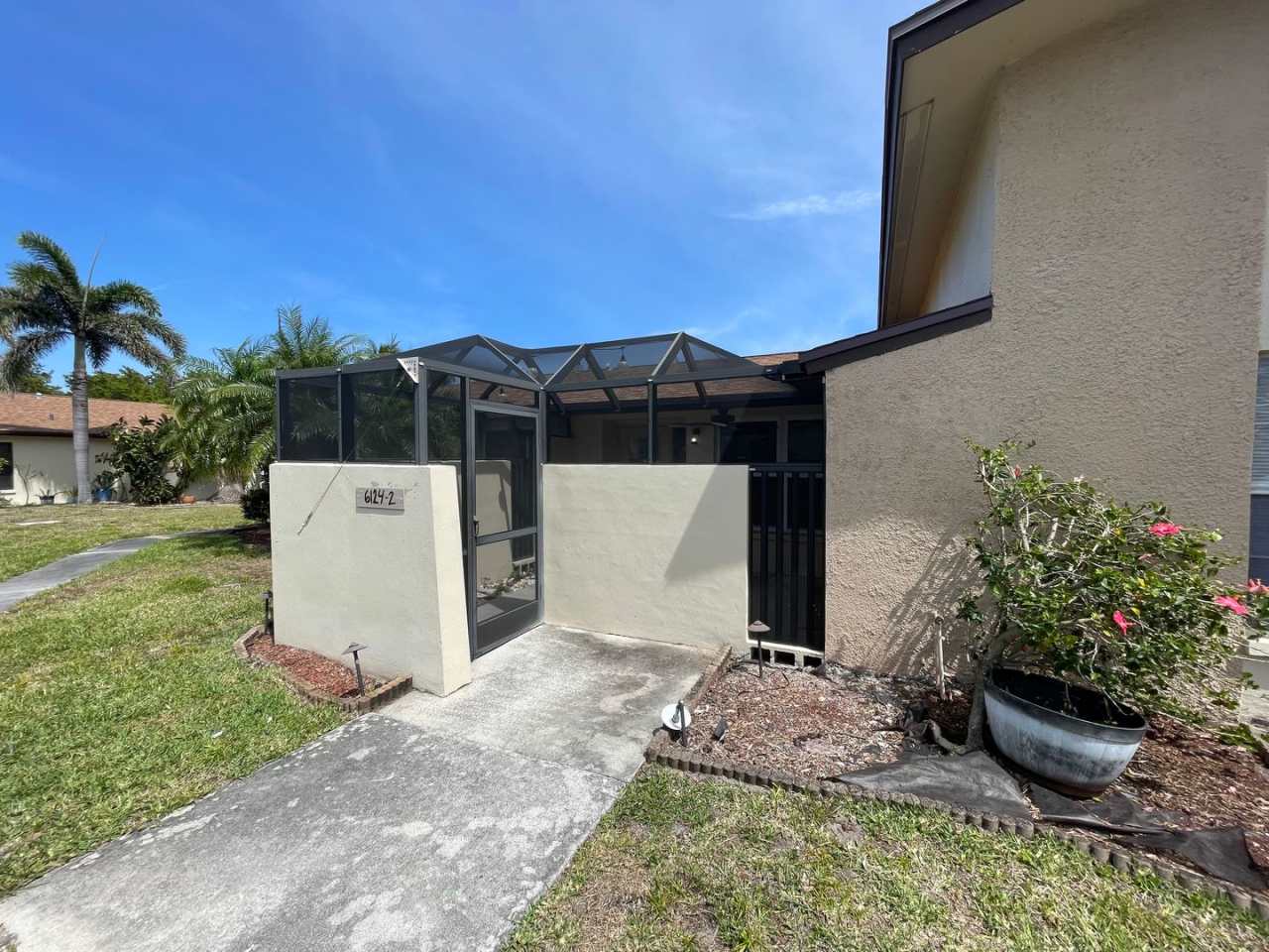 Spacious 3-Bedroom Condo in Prime Fort Myers Location – Available Now!