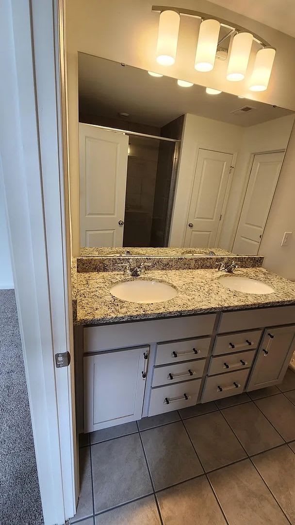 Room in 4 Bedroom Home at Godwit Ln