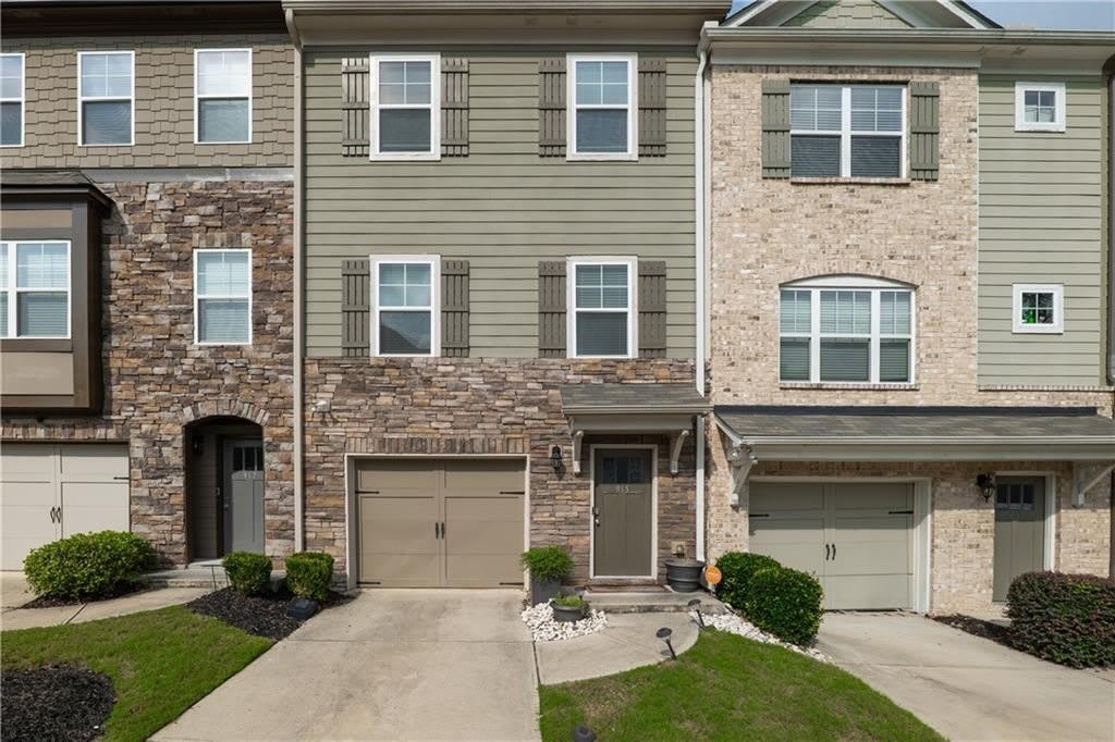 915 Society Circle SW