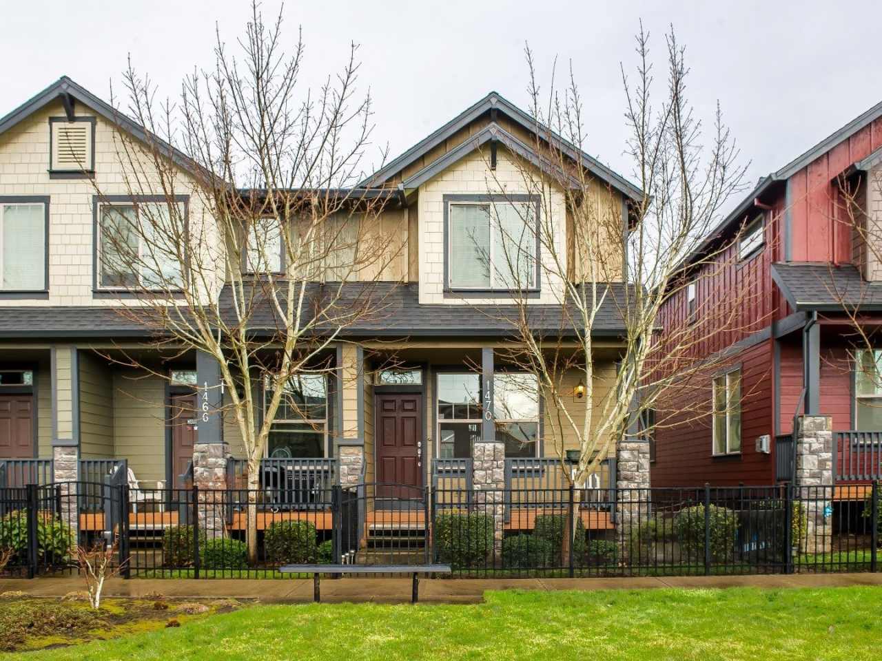 Fabulous 2 Bedroom 2.5 Bathroom Townhome with Vaulted Ceilings, Private Yard  Spacious Tandem Garage