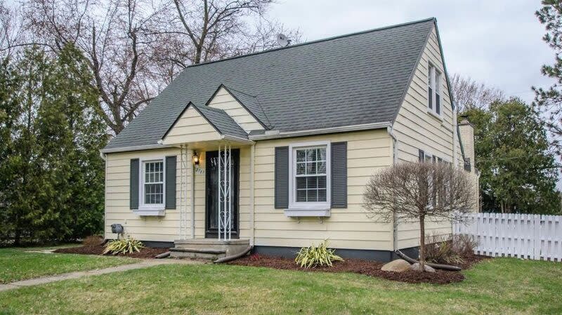 2769 Parkwood Avenue