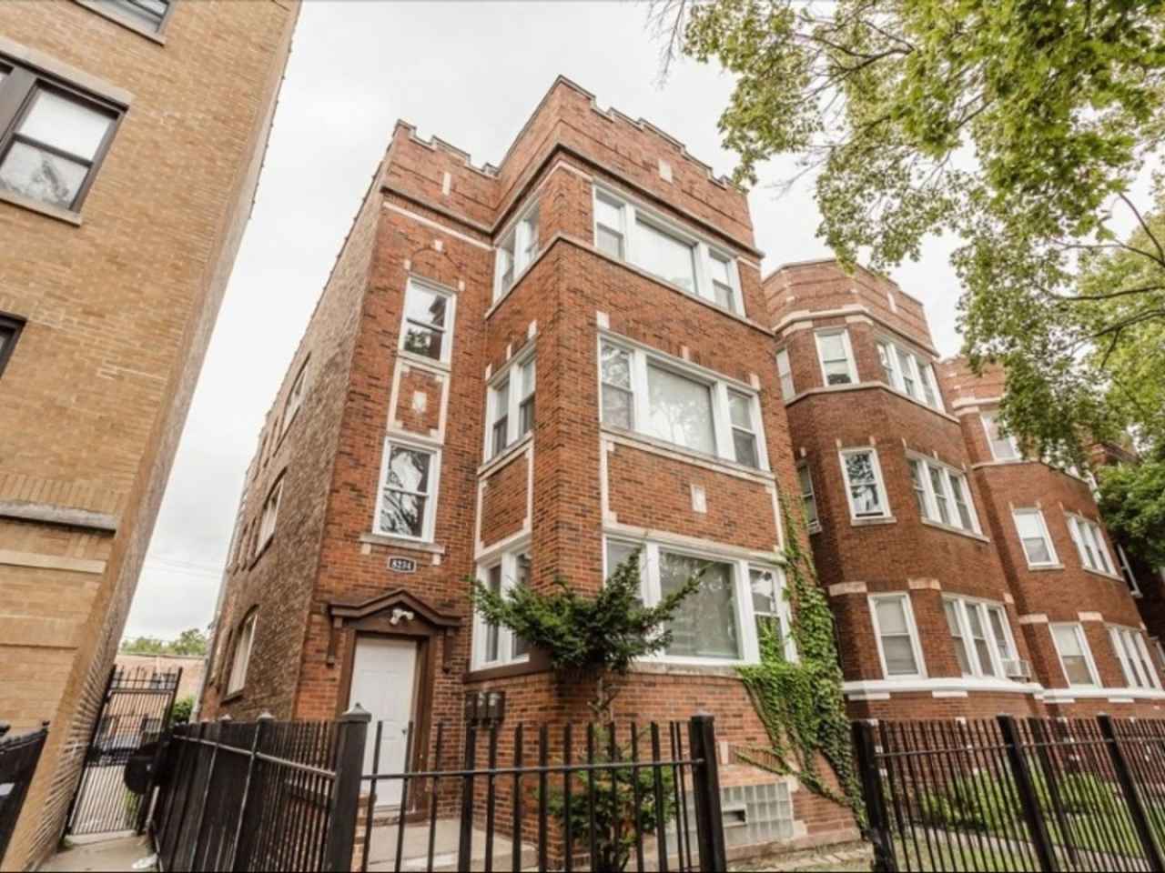 Spacious 3-Bedroom Gem in East Chatham: Central Air, 1,400 Sq Ft! 3rd Floor