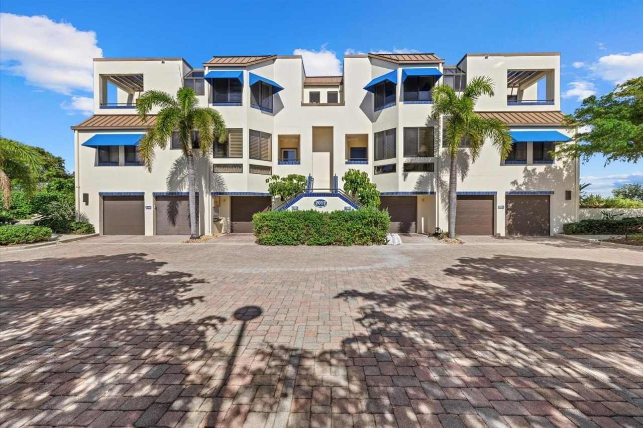 2012 HARBOURSIDE DRIVE