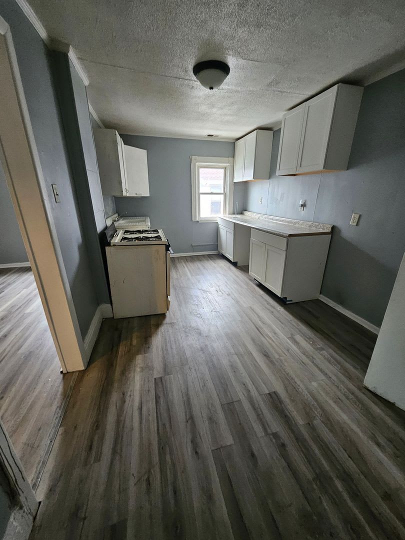 Upper 2 bedroom with gas included East Side