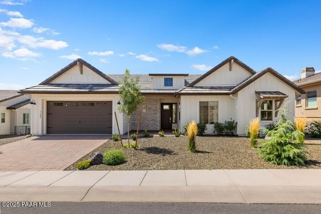 1109 S Lakeview Drive