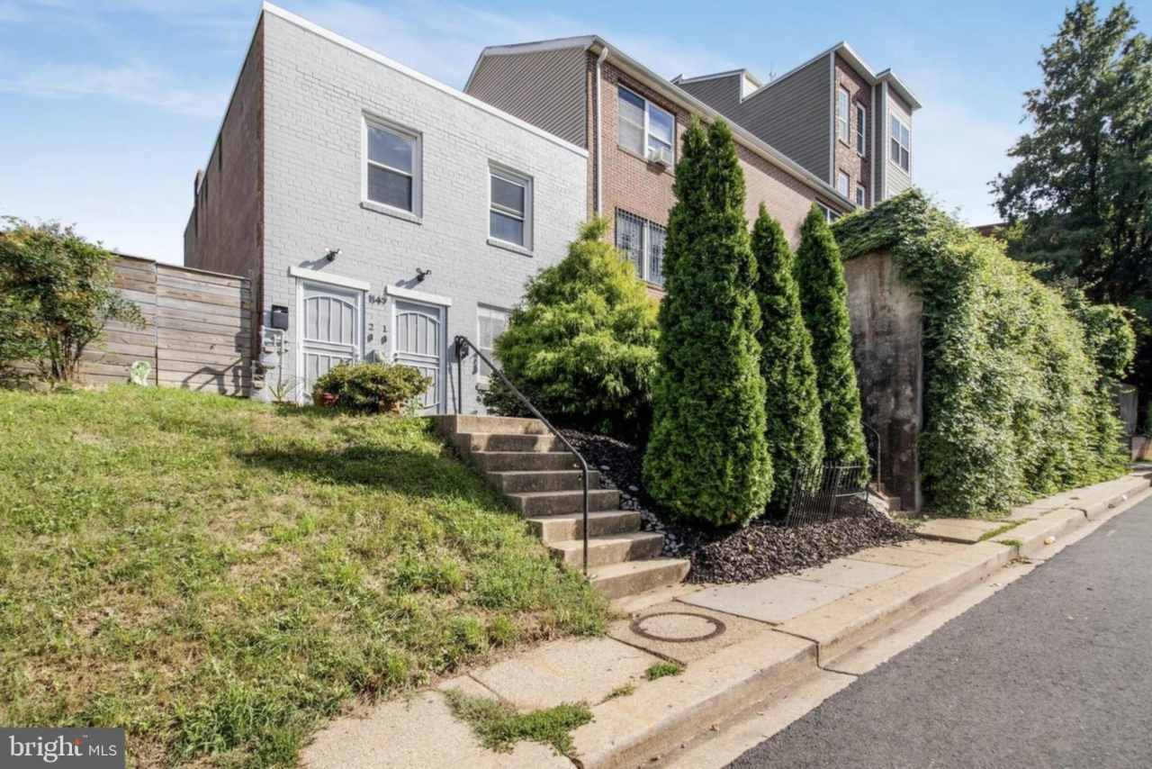 1149 SUMMIT Street NE unit: 2