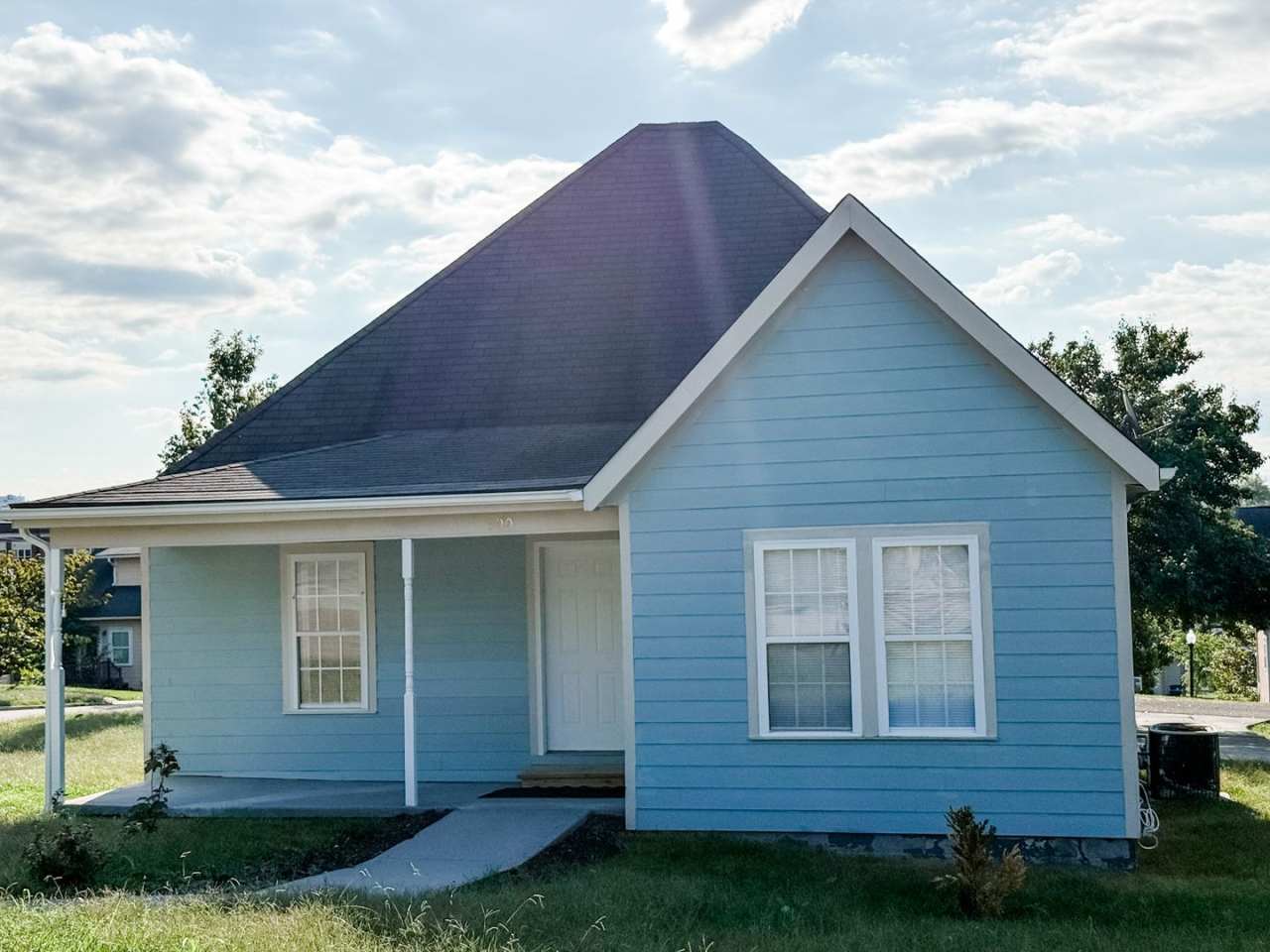 Charming 3 bedroom, 2 bath Home in North Knoxville!