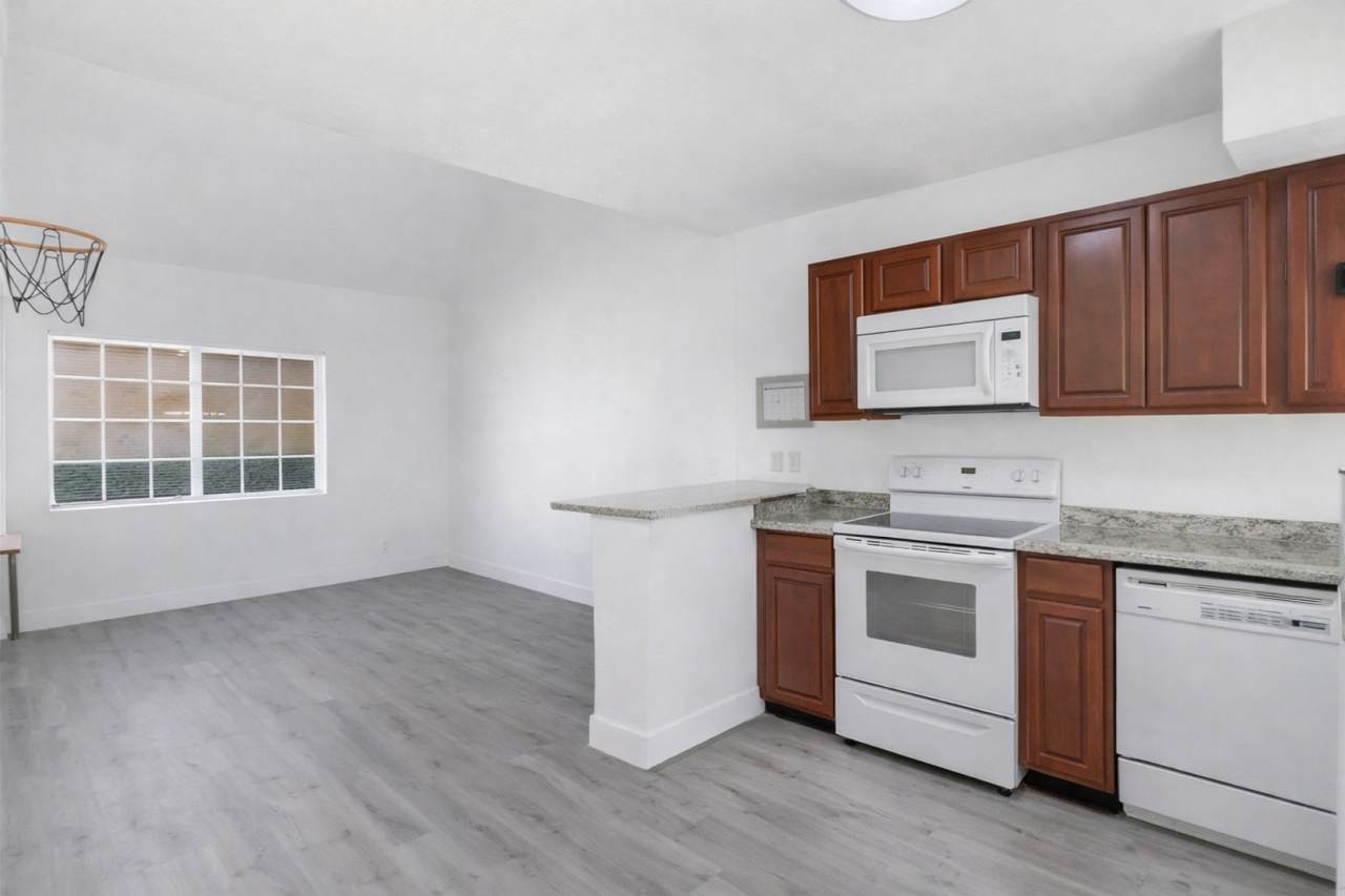 Townhouse/Garage/Gated