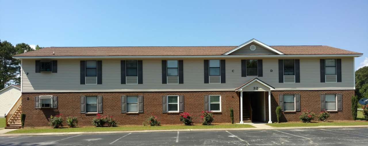 Large 2 bedroom 1 bath unit - upstairs