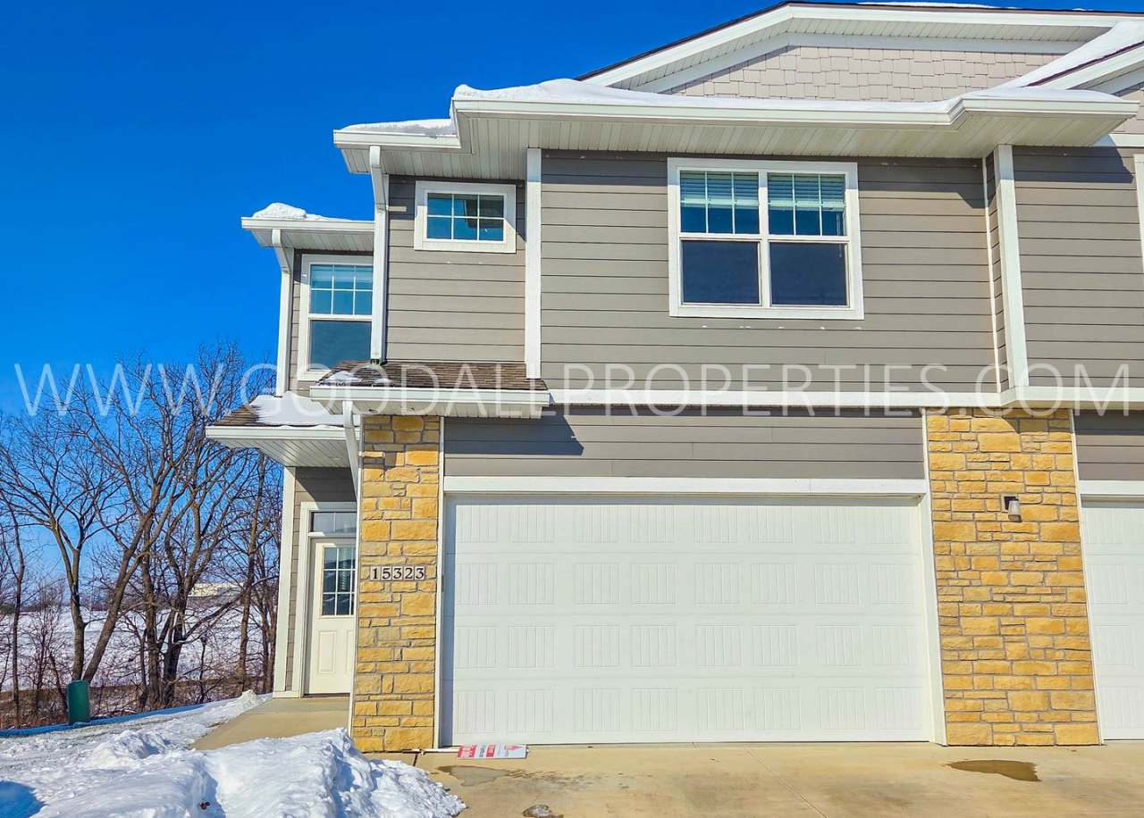 WINTER RENT SPECIAL 4 Bdrm 3.5 Bath Townhome with a Finished Walkout Basement