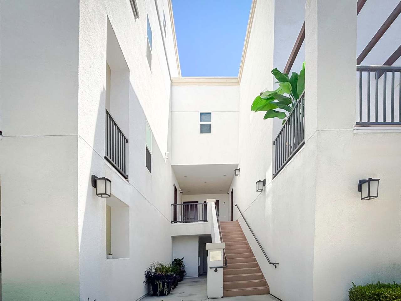 EXQUISITE 2 BEDROOM TOWNHOME IN THE HEART OF OTAY RANCH FOR RENT!