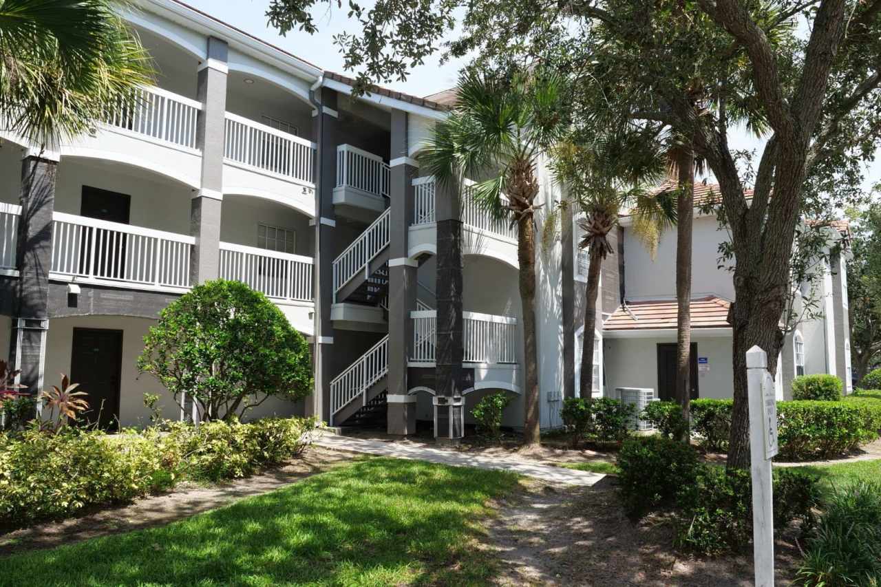 2-bedroom, 2-bathroom Condo in gated community of Audubon Villas available now!!