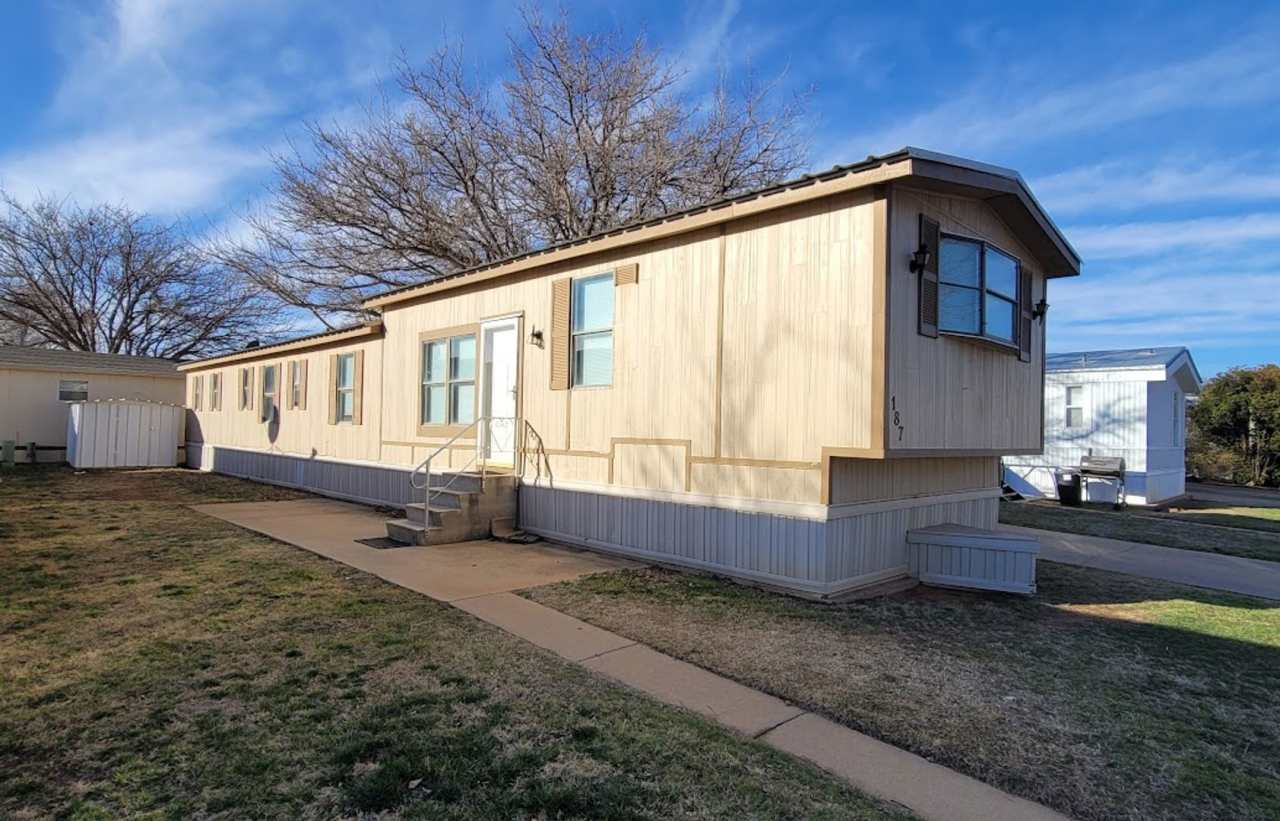 3/2 MOBILE HOME IN COMMANDER'S PALACE - FRENSHIP ISD