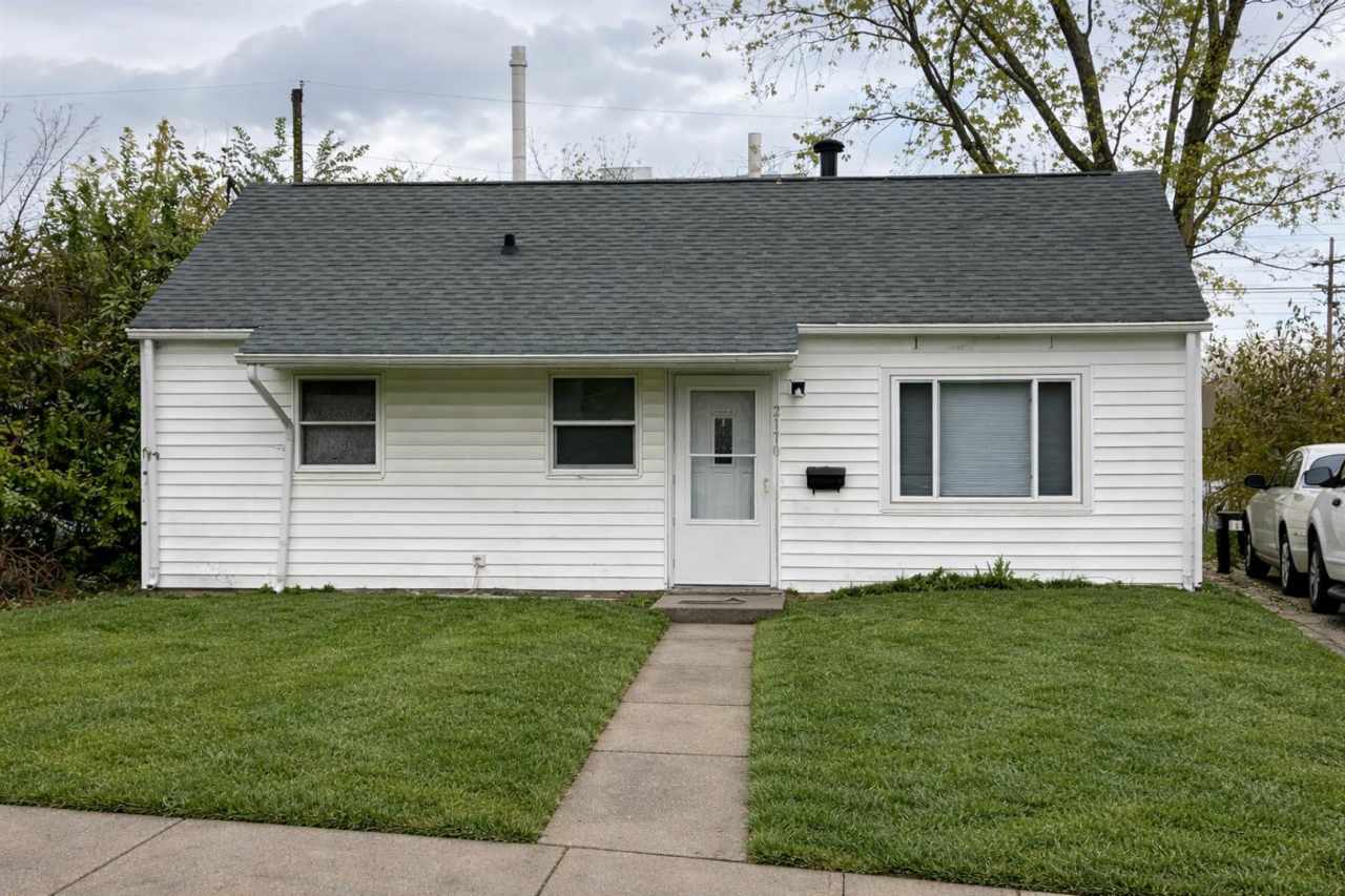 3 Bedroom House W/ fresh Flooring and Paint!