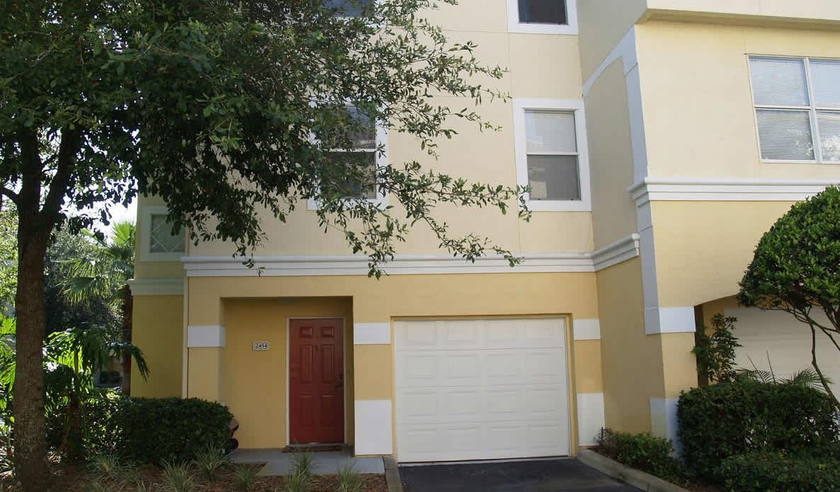 Beautifully Upgraded 4BR/2BA Visconti Townhouse!