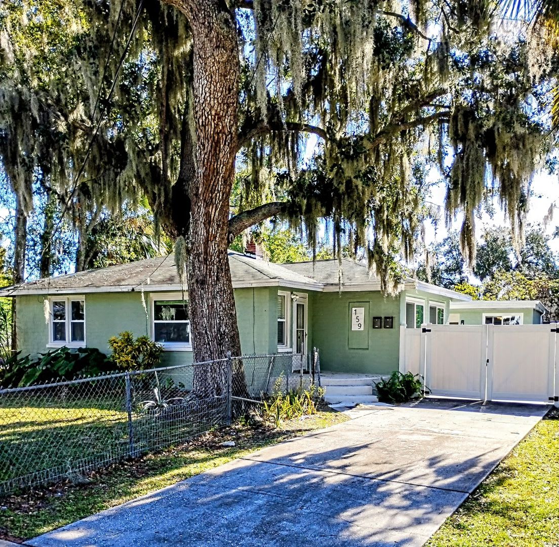 Daytona Beach Bungalow, with Guest House