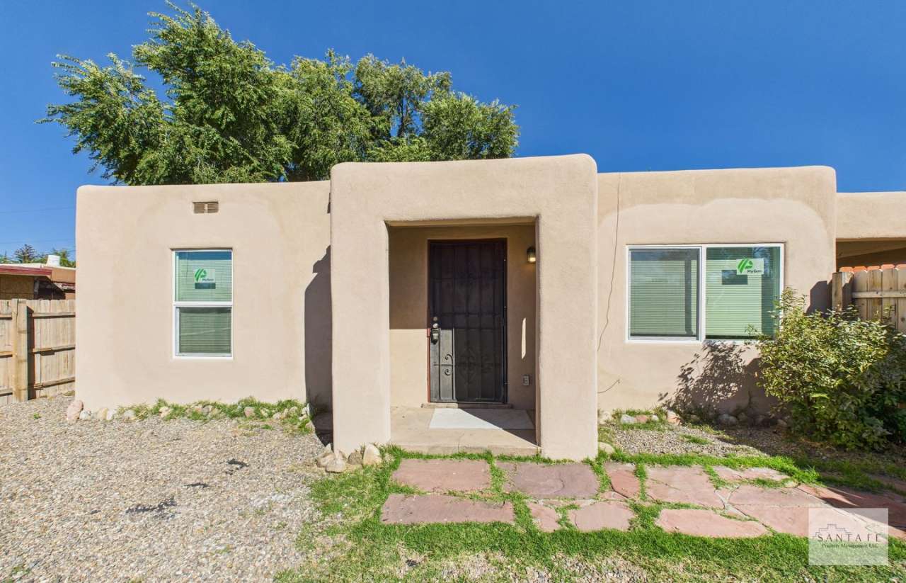 Cute Centrally Located Single Family Home Available Now!