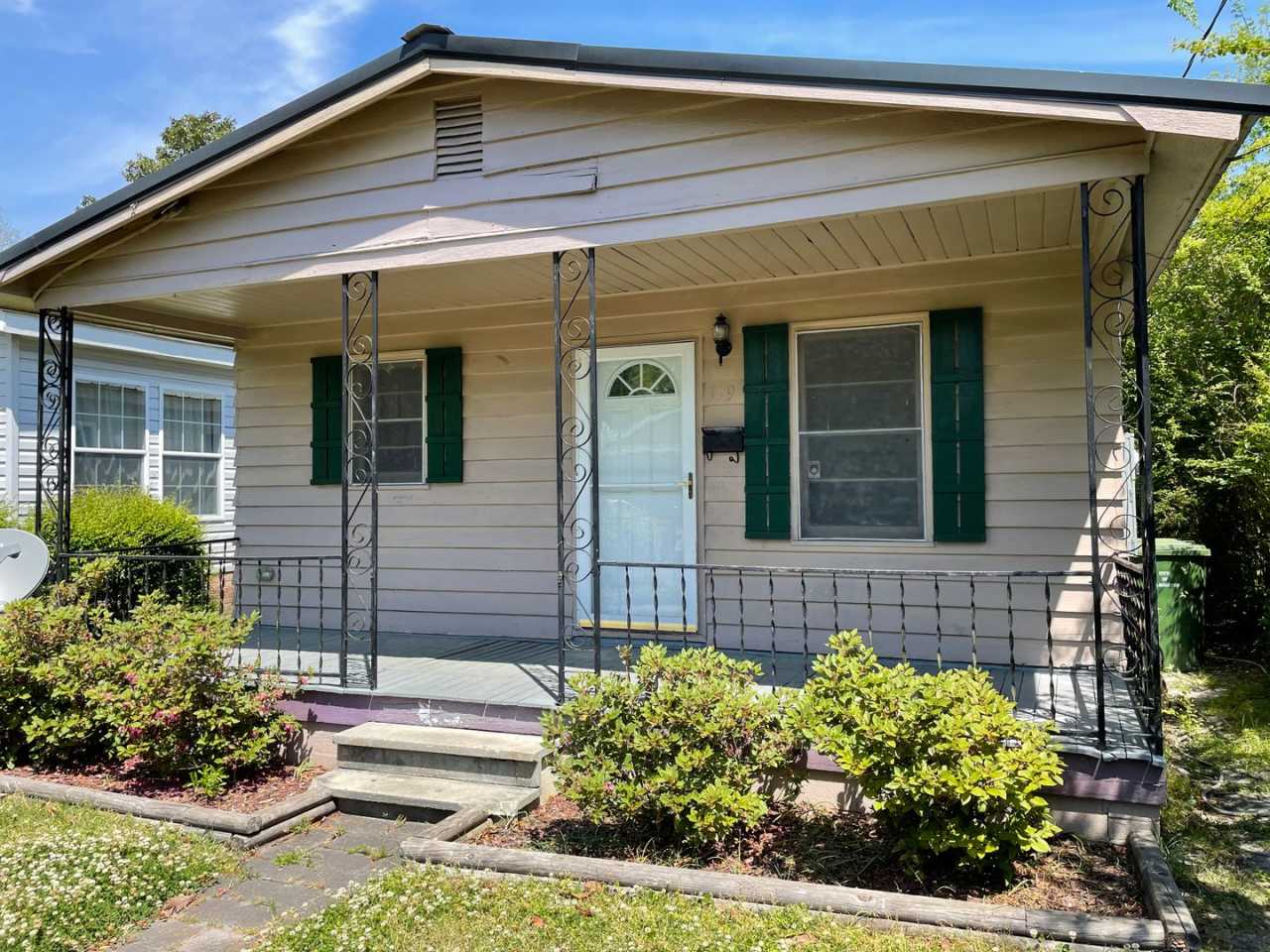 Single family bungalow in downtown Wilmington!