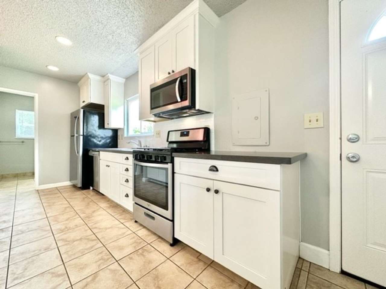 **Pre-Leasing for Summer 2026** New and Improved 3 Bed 2 Bath Home