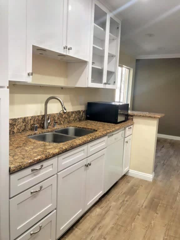 Beautifully updated house in Burbank Blvd is now available for rent